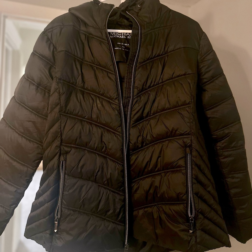 Like New Michael Kors Women's Black Chevron Quilted Short Packable Jacket Coat